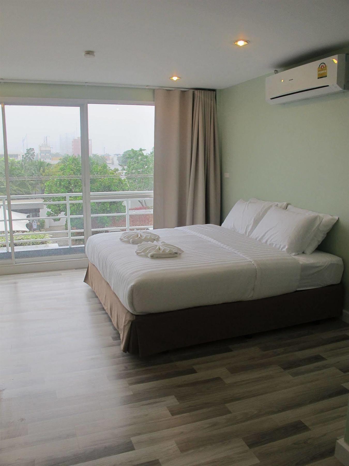 Nantra Hua Hin Hotel Buitenkant foto